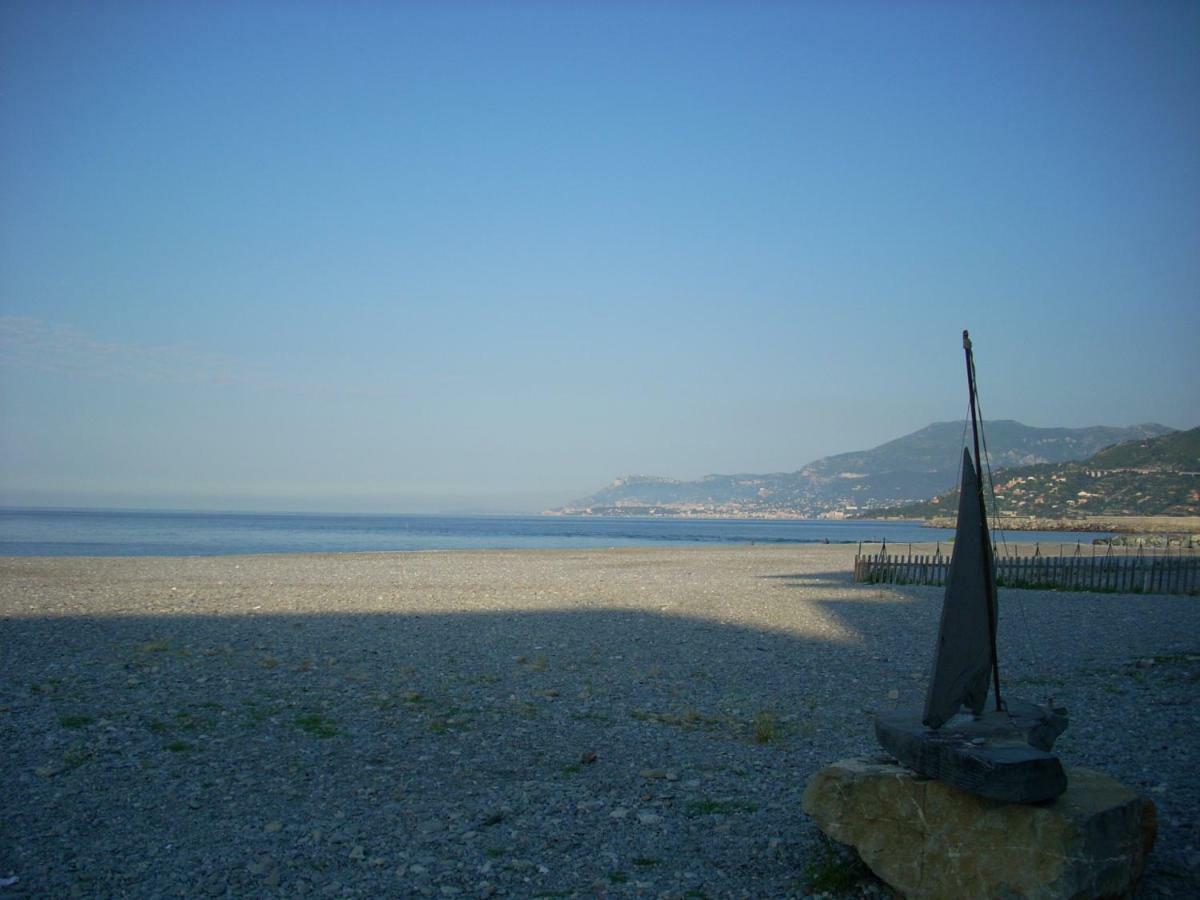 Appartamento Al Mare Di Ventimiglia Exterior foto